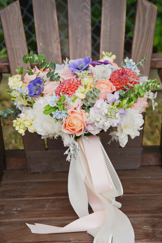 small intimate wedding pacakge bouquet