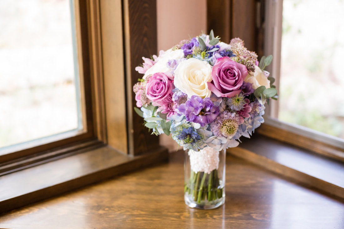 small intimate wedding pacakge bouquet