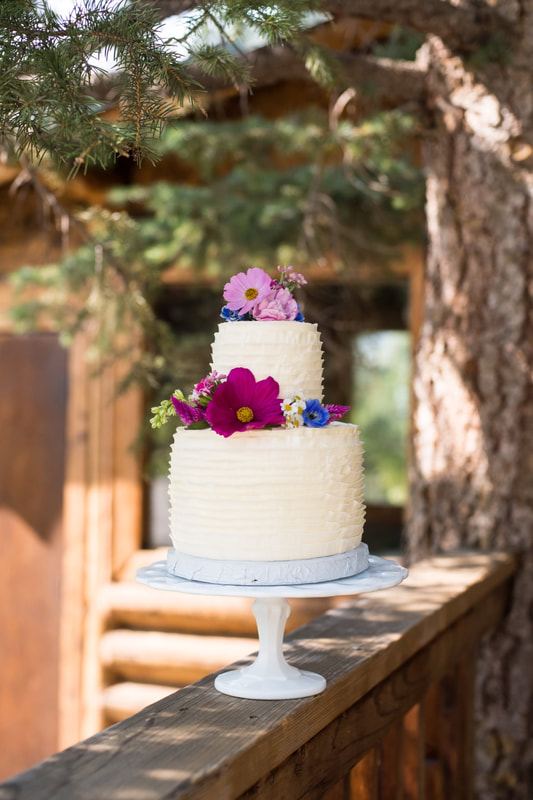 tiny wedding cake