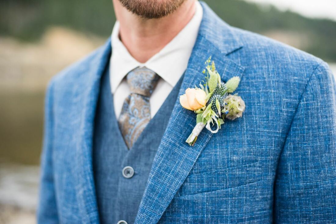 elopement package boutonniere