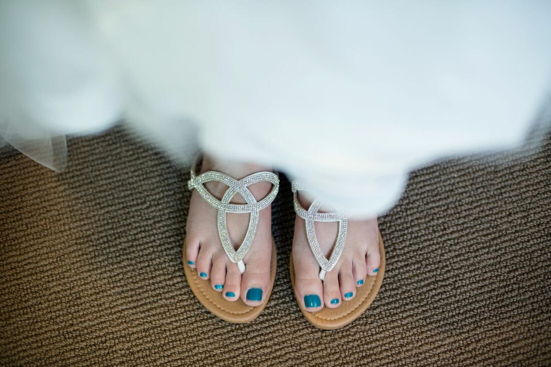 Blue wedding toenails